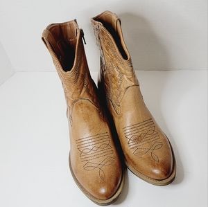 Coconuts by Matisse ankle height western boots pistol